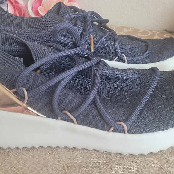 sneaker - Picture 7 of 8